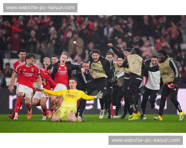 马赛0-3告负无缘欧冠淘汰赛,本菲卡压哨反超获附加赛资格 马赛0-3告负无缘欧冠淘汰赛,本菲卡压哨反超获附加赛资格