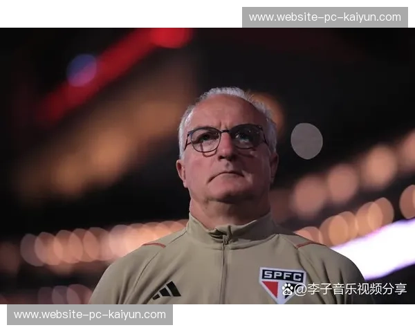 谢什科谈足球起点：从门将到前锋的转变之路