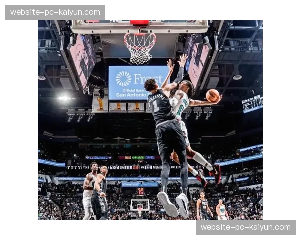 慢镜回放：文班亚马如何利用身高与臂展，干扰对手的底线发球