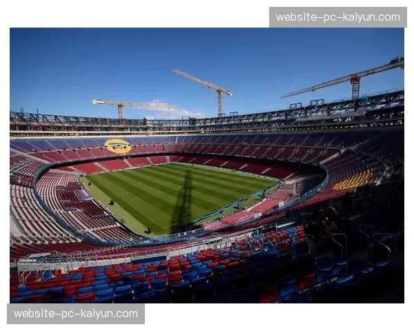 诺坎普球场出现巨型TIFO，巴萨球迷致敬俱乐部成立125周年